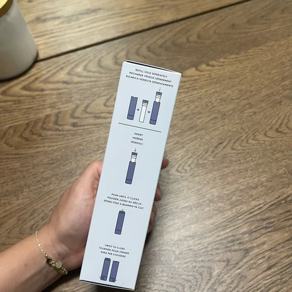 FENTY SKIN Tinted SPF Moisturizer HYDRA VIZOR Shade 6 - Picture 2 of 4